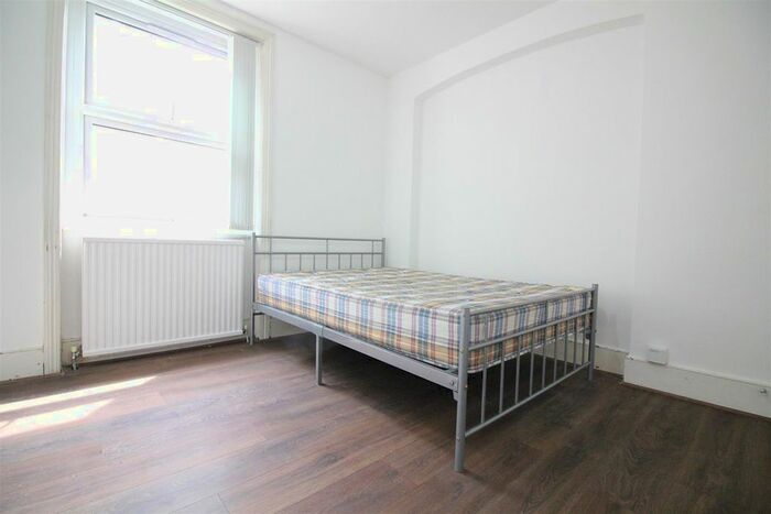 Studio To Rent In Madeley Road, London, W5