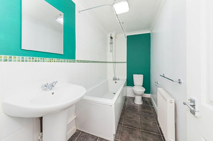 1 Bedroom Flat To Rent In Midwinter Avenue, Milton, OX14