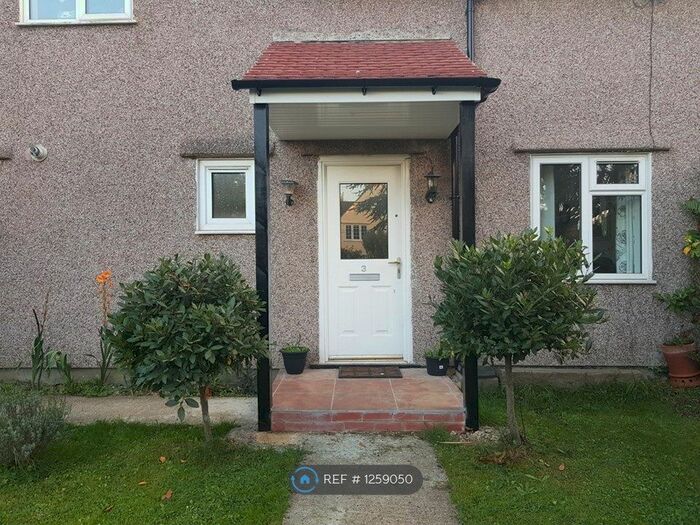 3 Bedroom Semi-Detached House To Rent In Kingsmead Hill, Roydon CM19