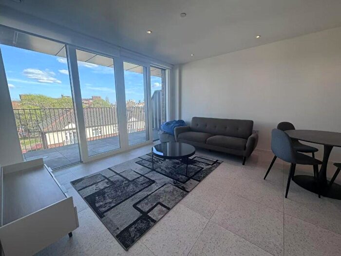 2 Bedroom Flat To Rent In Sidney Street, London, E1