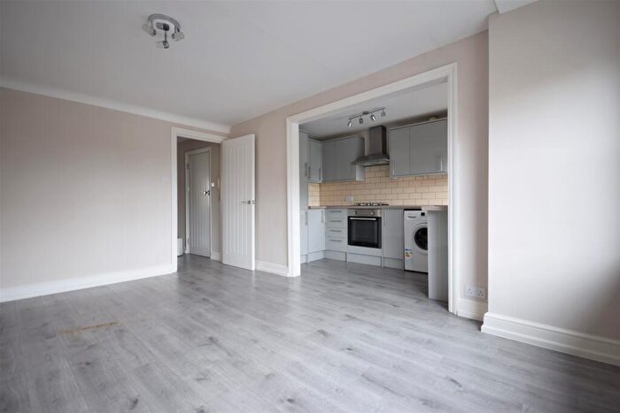 2 Bedroom Flat To Rent In Lordship Lane, East Dulwich, SE22