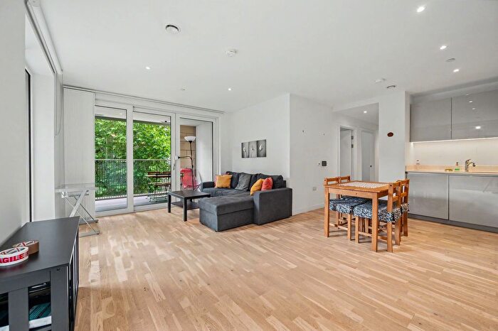 2 Bedroom Flat For Sale In Heygate Street, London, Elephant And Castle, London, SE17