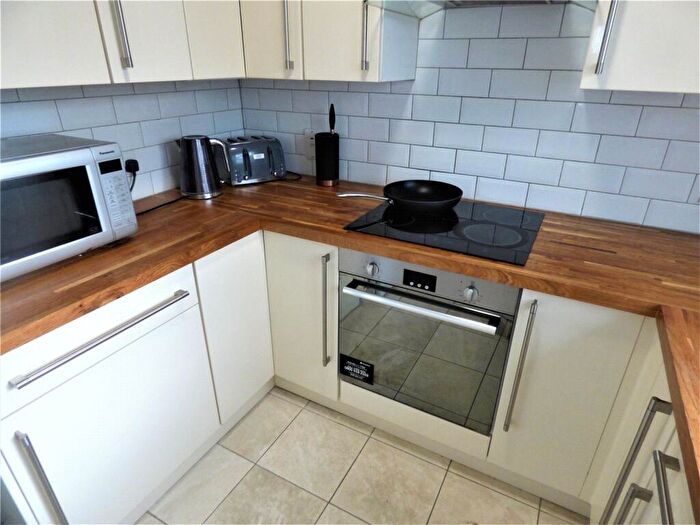 1 Bedroom Apartment To Rent In Hinton Road, Wallington, Surrey, SM6