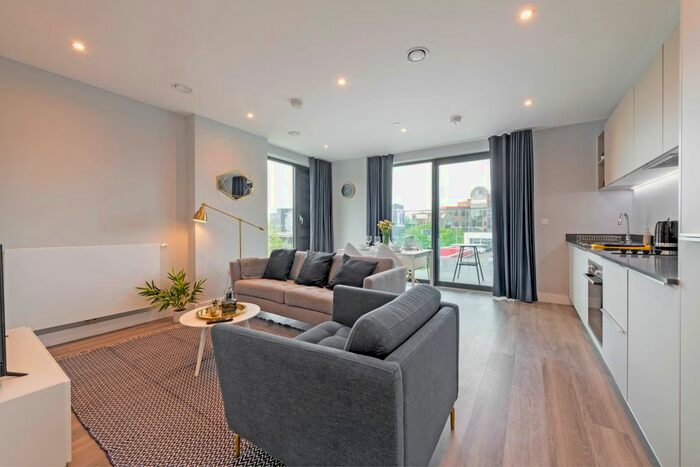 2 Bedroom Flat To Rent In Thomas Layton Way, London, TW8