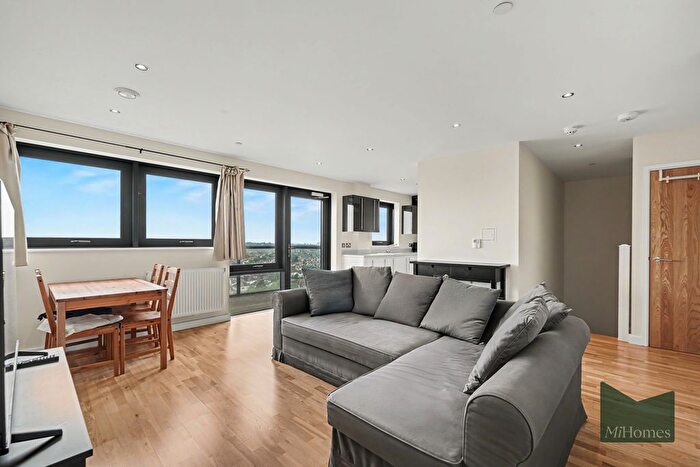 2 Bedroom Flat For Sale In Pinnacle House, EN1