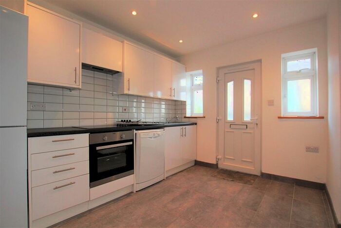 1 Bedroom Flat To Rent In Kellino Street, London, SW17