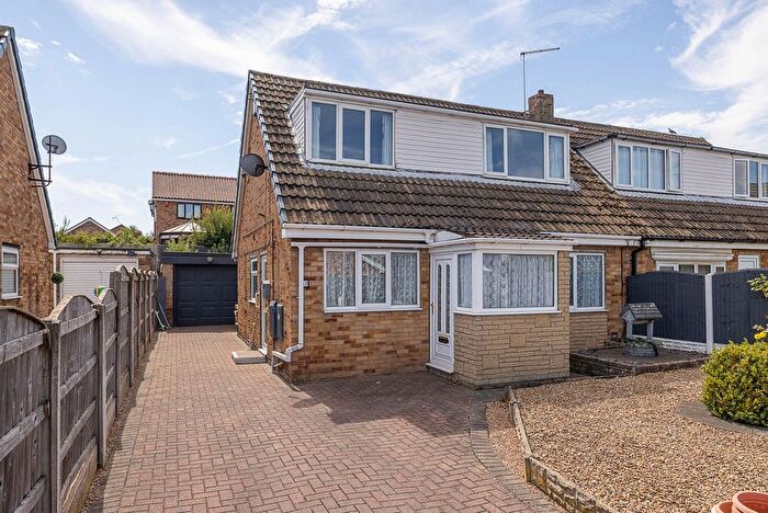 3 Bedroom Semi Detached Bungalow For Sale In Bishopsgate Lane, Rossington, DN11