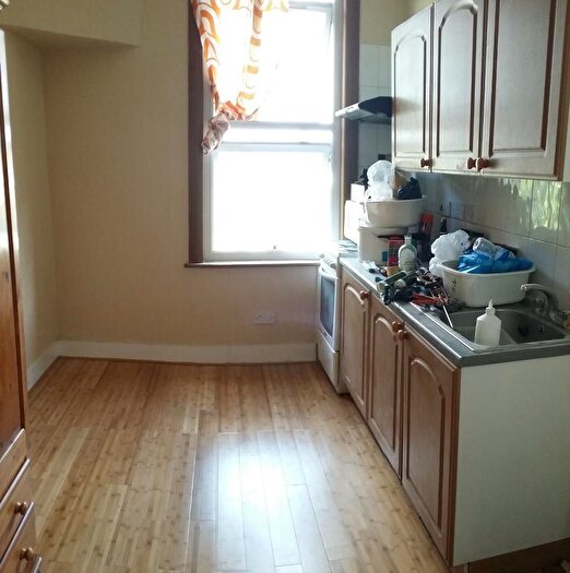 Studio To Rent In Amberley Road, London, N13