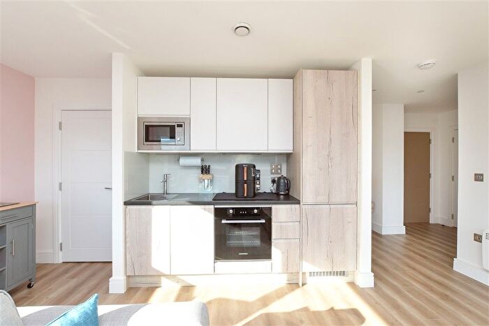 1 Bedroom Flat For Sale In Wood Street, East Grinstead, West Sussex, RH19