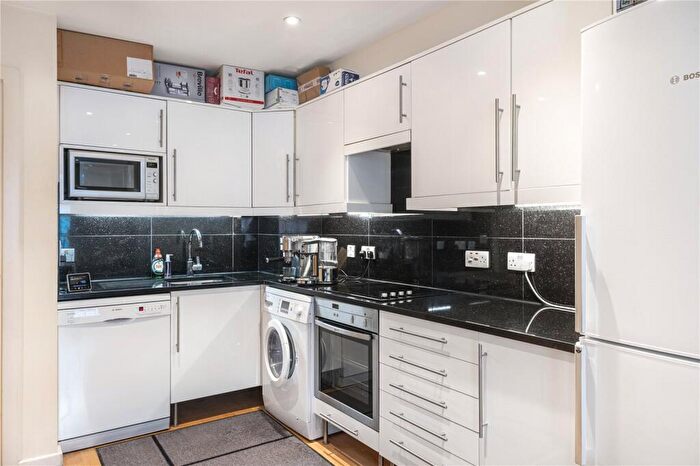 1 Bedroom Apartment To Rent In Kingsland Road, Shoreditch, London, E2