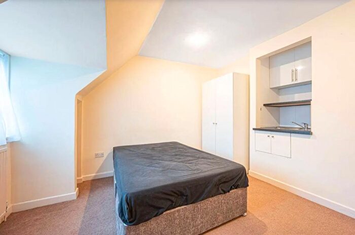 Studio To Rent In Falloden Way, Golders Green, NW11