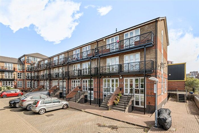 4 Bedroom Property For Sale In Alphabet Square, Bow, London, E3