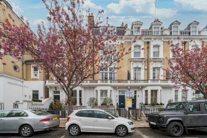 2 Bedroom Flat To Rent In Redcliffe Road, London, SW10