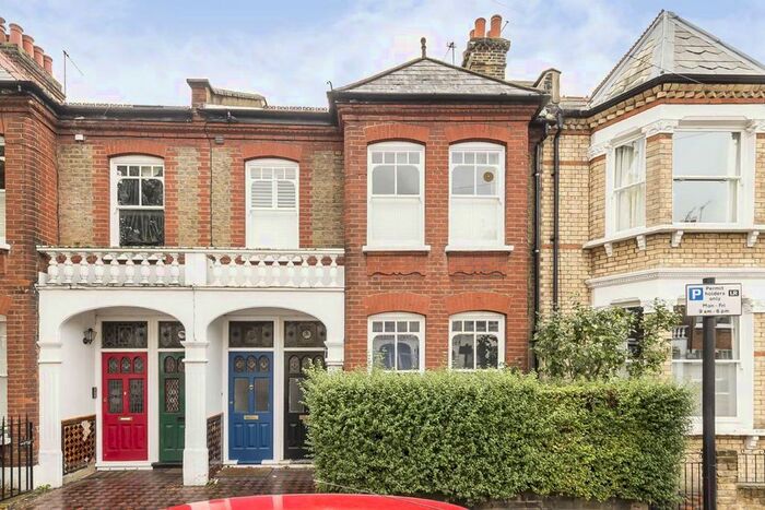 3 Bedroom Flat To Rent In Hambalt Road, London, SW4