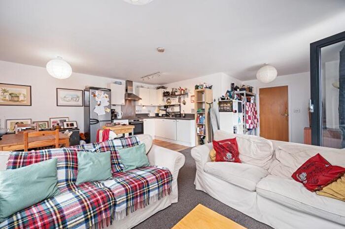 2 Bedroom Flat For Sale In Bloomfield Court, Brisbane Road, London, E10