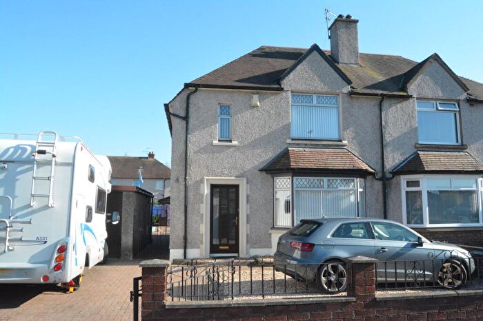 3 Bedroom Semi-Detached House For Sale In Newlands Road, Grangemouth, FK3