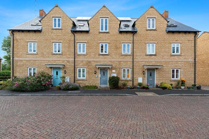 2 Bedroom Apartment For Sale In Hazeldene Close, Eynsham, OX29