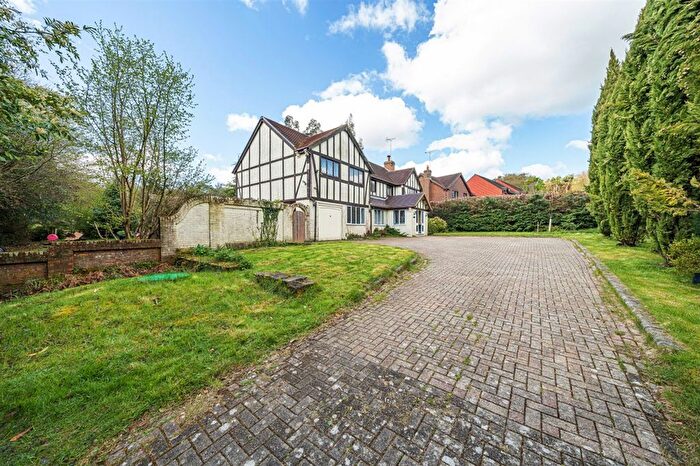 5 Bedroom Detached House For Sale In Blackhouse Road, Colgate, RH13