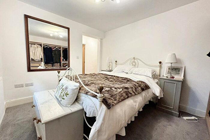 2 Bedroom Flat For Sale In Shawford, SO21