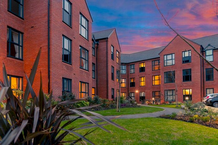 2 Bedroom Flat To Rent In Clive Road, Redditch, B97