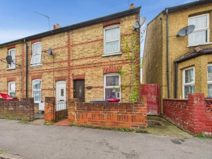 2 Bedroom End Of Terrace House For Sale In The Crescent, Slough, Berkshire, SL1