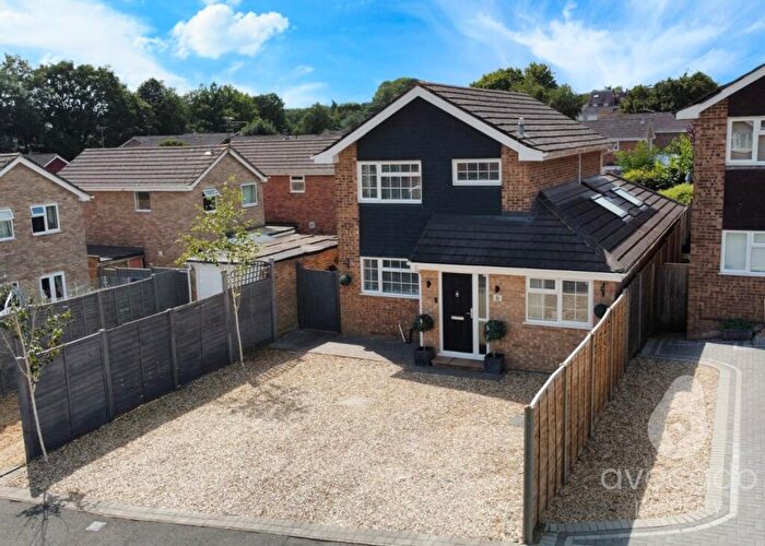 4 Bedroom Detached House For Sale In Kerfield Way, Hook, RG27