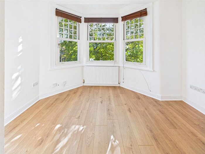 2 Bedroom Flat To Rent In London Road, Uk, TW1