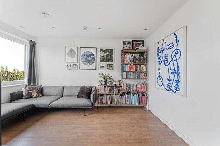 1 Bedroom Apartment For Sale In The Forge Building, Wharf Road, London, N1