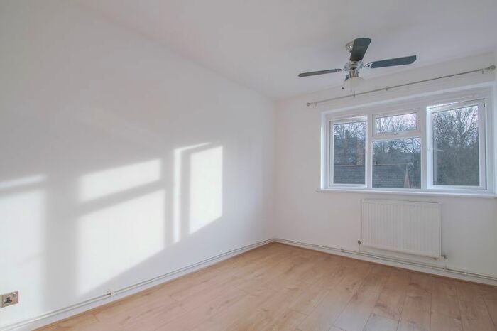 1 Bedroom Flat To Rent In Lord Warwick Street, London, SE18