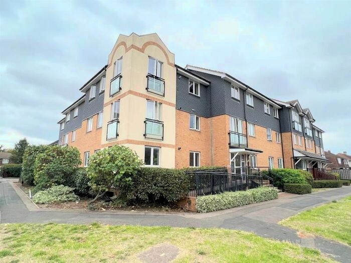 1 Bedroom Flat To Rent In Bowes Road, Staines, TW18