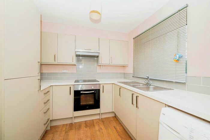 2 Bedroom Flat To Rent In Aston View, Hemel Hempstead, HP2