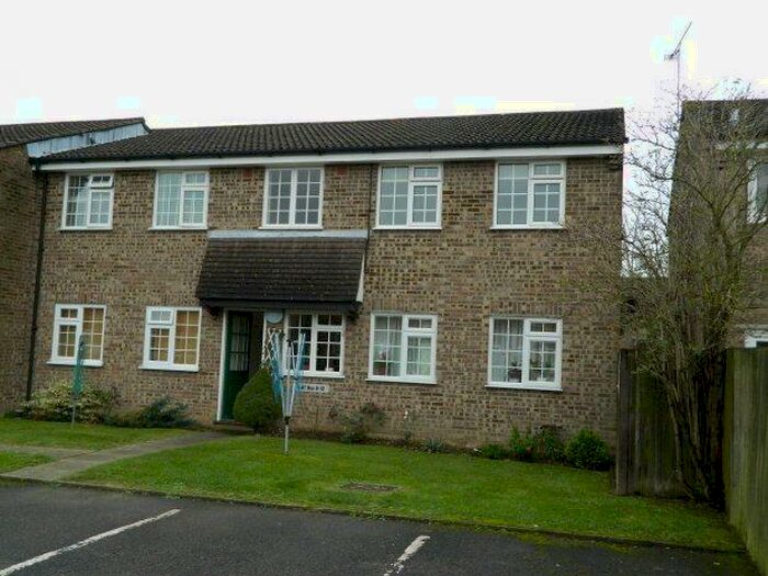 1 Bedroom Flat To Rent In Hazelhurst Crescent, Horsham, RH12