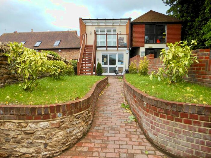 1 Bedroom Flat To Rent In Angel Court, High Street, Godalming GU7