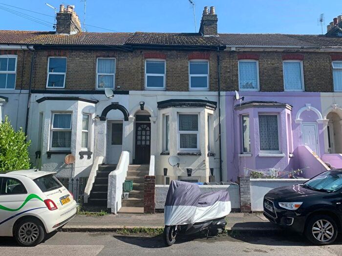2 Bedroom Maisonette To Rent In Avenue Road, CT16