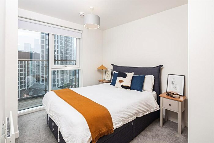 2 Bedroom Apartment To Rent In Slate Yard - Bed, M3