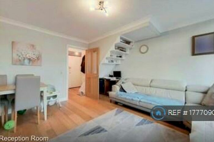 2 Bedroom Flat To Rent In Bayer House, London, EC1Y