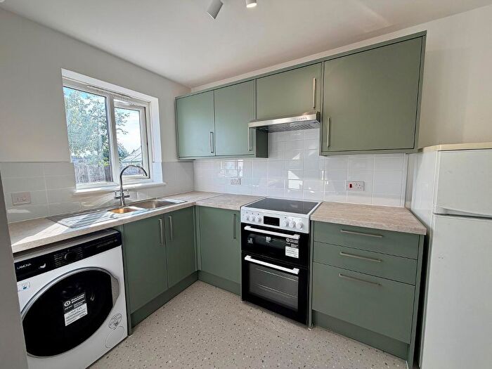 2 Bedroom Maisonette To Rent In Georges Terrace, Caterham, Surrey, CR3