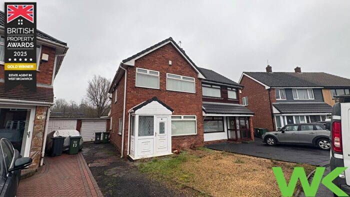 3 Bedroom Semi Detached House For Sale In Kelverley Grove, West Bromwich, B71