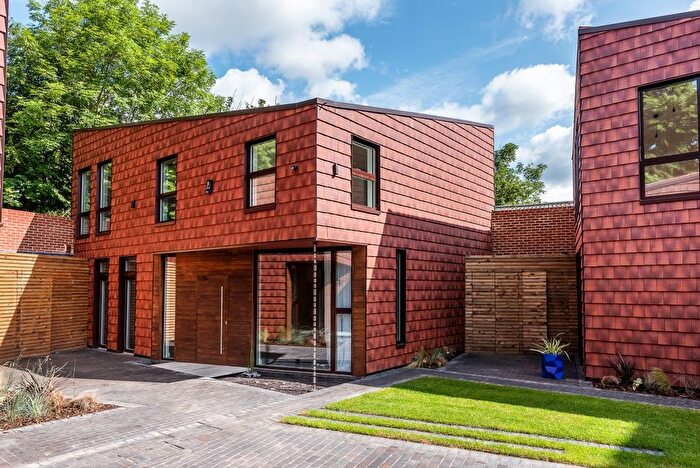 3 Bedroom Detached House To Rent In Beadnell Road, London, SE23