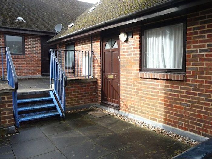 1 Bedroom Flat To Rent In The Ridings, Crawley, RH10