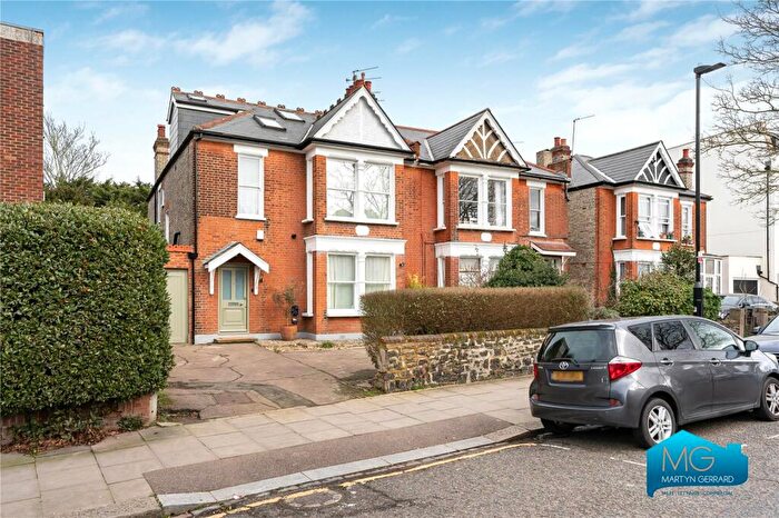 4 Bedroom Semi Detached House For Sale In Maidstone Road, London, N11