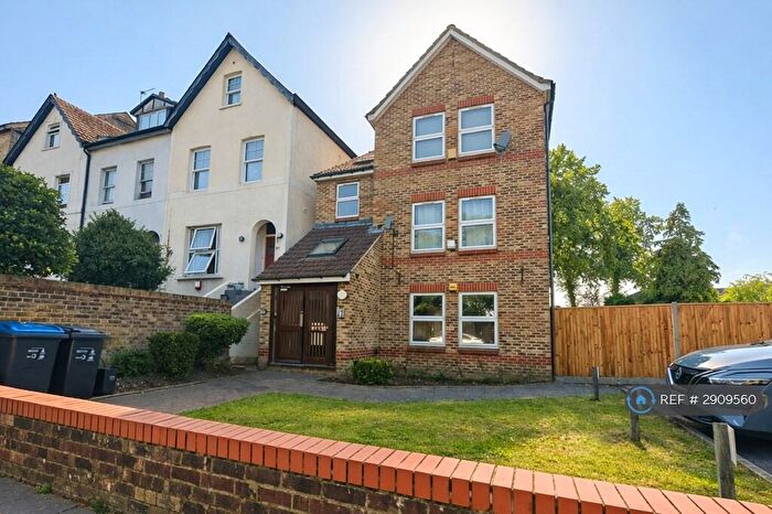 2 Bedroom Flat To Rent In Canning Road, Croydon, CR0