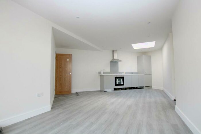 2 Bedroom Flat To Rent In Park Avenue North, Willesden Green, NW10