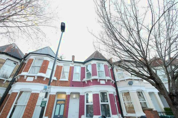 Flat To Rent In Dongola Road, London, N17