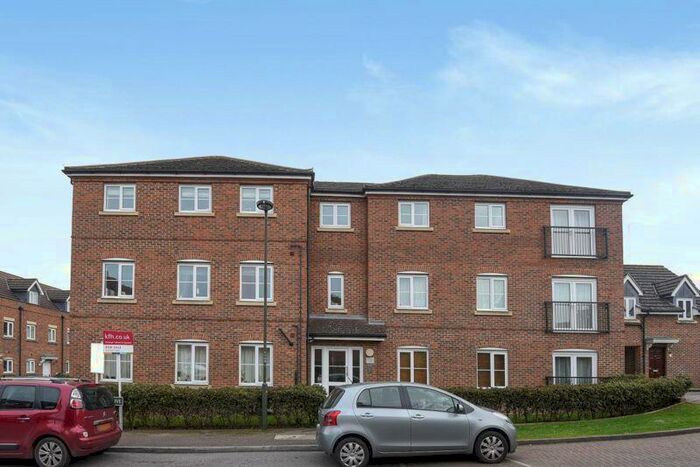 2 Bedroom Flat To Rent In Brady Drive Bickley, BR1