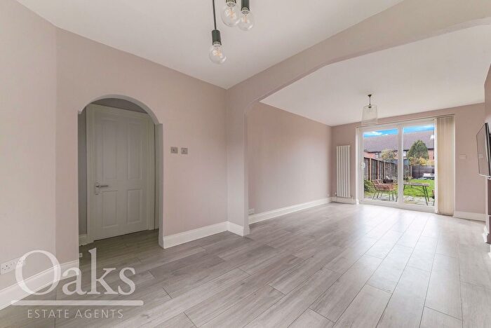 2 Bedroom Flat To Rent In Byards Croft, London, SW16