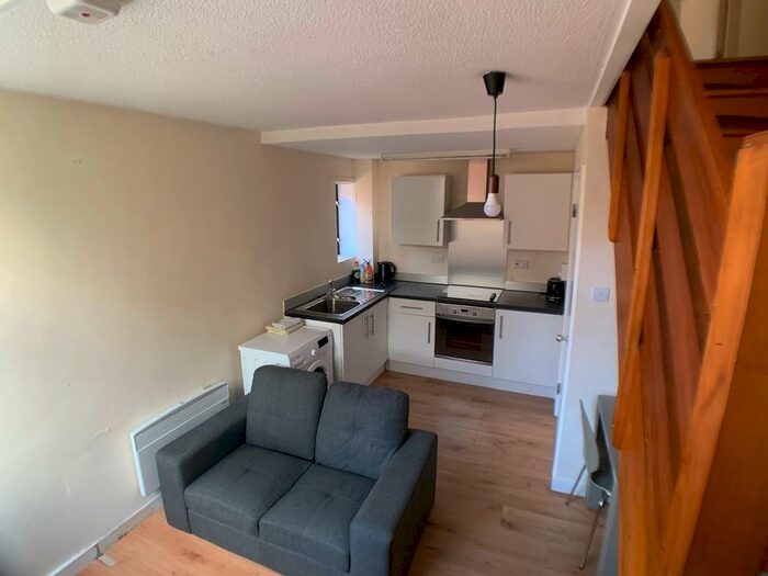 1 Bedroom Apartment To Rent In The Chandlers, Leeds City Centre, LS2