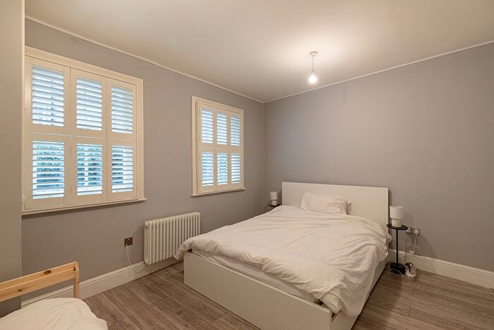 1 Bedroom Flat To Rent In Richards Place, Chelsea, SW3