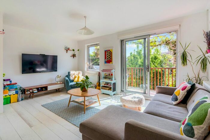 4 Bedroom Terraced House To Rent In Vicars Close, South Hackney, London, E9