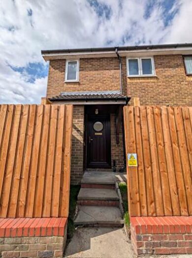 1 Bedroom End Of Terrace House To Rent In Lichfield Road, London, NW2